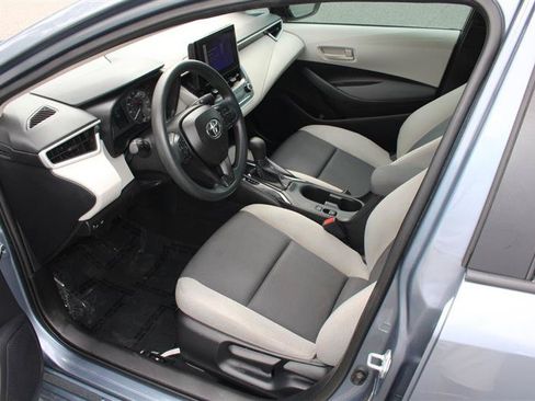 Used 2025 Toyota Corolla LE FWD image 9