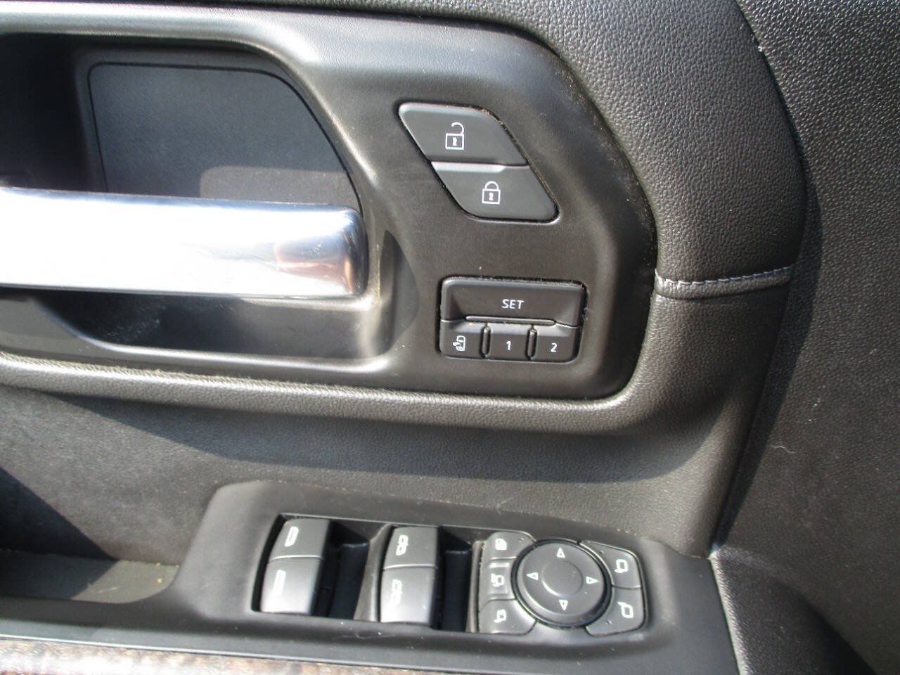 Used 2022 GMC Sierra 3500 Denali w/ Denali Ultimate Package AWD/4WD image 25