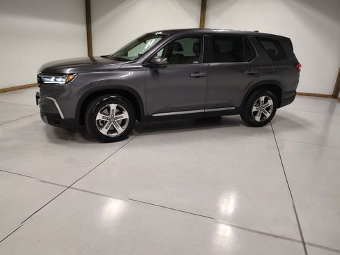 Used 2025 Honda Pilot EX-L image 3