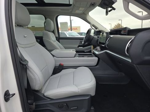 New 2025 Ford Expedition Max Platinum w/ Driver's Package image 21