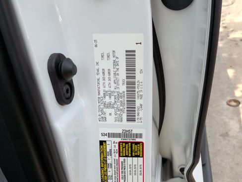 Used 2025 Toyota Tundra Limited AWD/4WD image 34