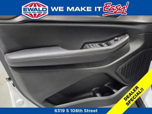 New 2025 Jeep Grand Cherokee L Altitude AWD/4WD image 10