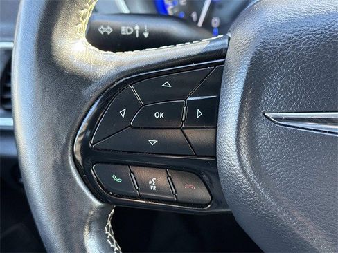 Used 2020 Chrysler Pacifica Touring-L w/ Advanced Safetytec Group image 24