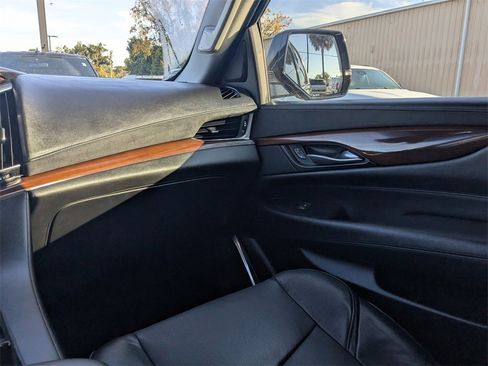 Used 2018 Cadillac Escalade Luxury image 18