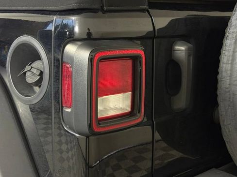 Used 2024 Jeep Wrangler Unlimited Sport AWD/4WD image 12