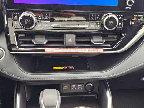 New 2026 Toyota Highlander Platinum image 34