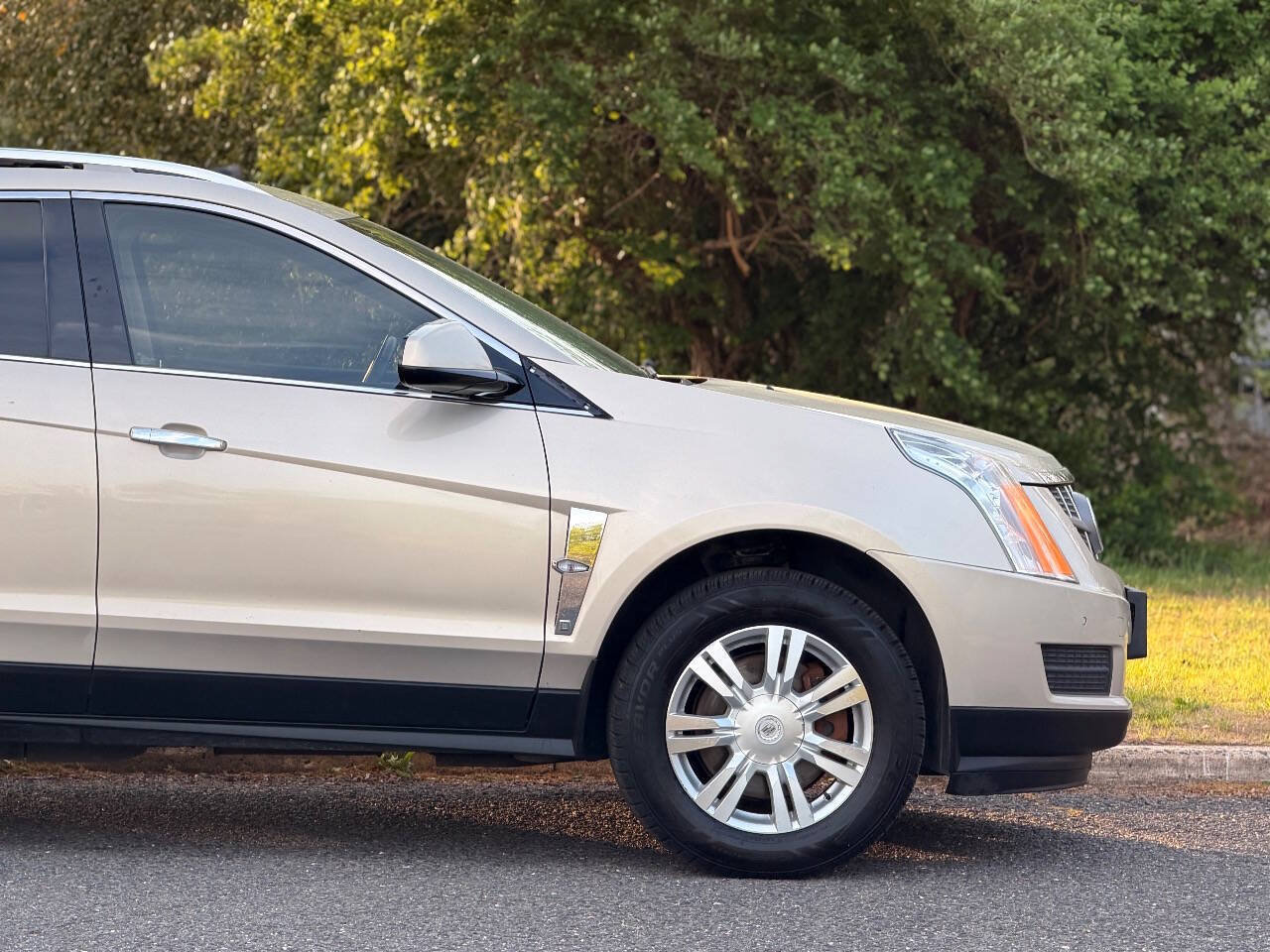Used 2010 Cadillac SRX Luxury AWD/4WD image 11