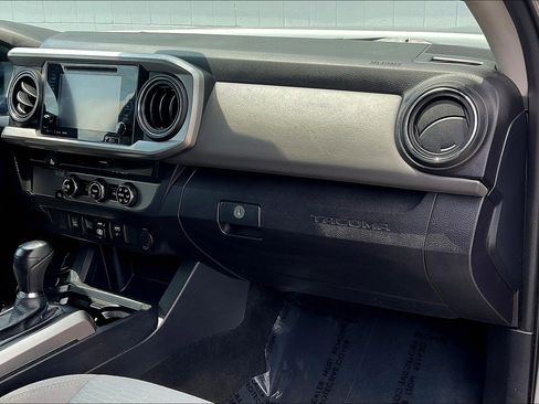 Used 2018 Toyota Tacoma SR5 RWD image 16