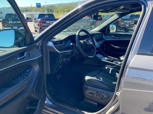 New 2025 Jeep Grand Cherokee L Limited w/ Luxury Tech Group II image 15