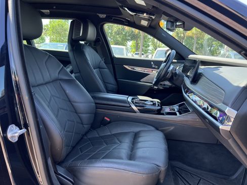 Certified 2024 BMW 760i xDrive AWD/4WD image 33