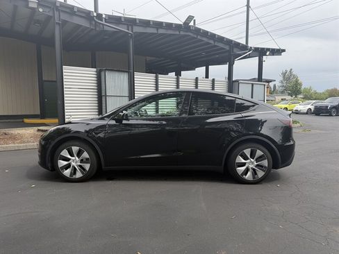 Used 2021 Tesla Model Y Long Range AWD/4WD image 4
