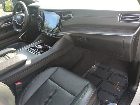 Used 2024 Jeep Wagoneer L Series II w/ Flexible Seating Group image 15