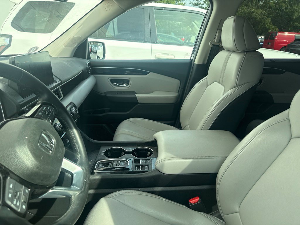 Used 2025 Honda Pilot EX-L image 12