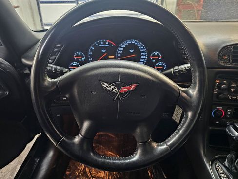 Used 2001 Chevrolet Corvette Convertible w/ Preferred Equipment Group2 RWD image 18