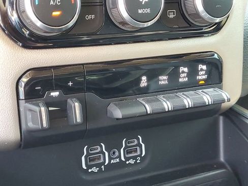 Used 2020 RAM 1500 Laramie AWD/4WD image 30
