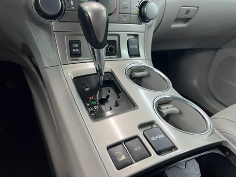 Used 2012 Toyota Highlander SE w/ Tow Pkg AWD/4WD image 18
