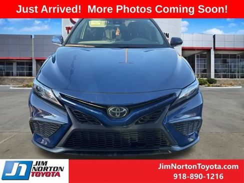 Used 2024 Toyota Camry SE image 2