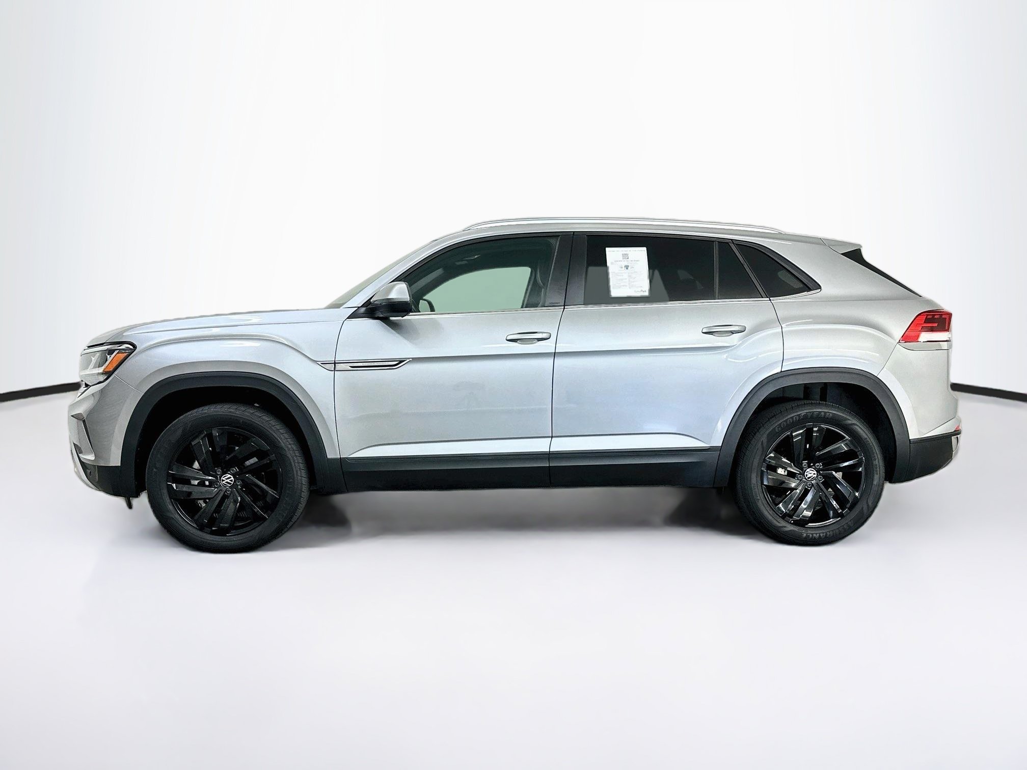 Used 2023 Volkswagen Atlas Cross Sport SE w/ Black Wheel Package AWD/4WD image 4