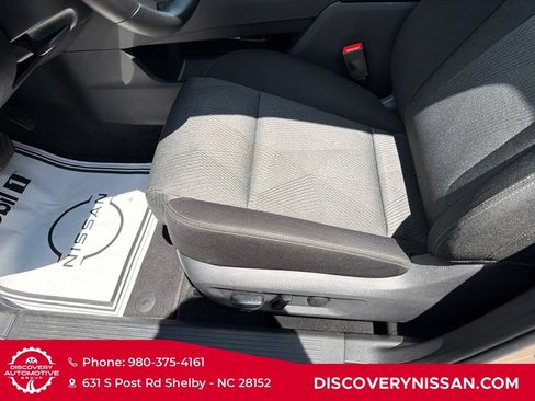 Certified 2025 Nissan Rogue SV AWD/4WD image 11