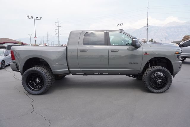 Used 2026 RAM 3500 Laramie AWD/4WD image 15