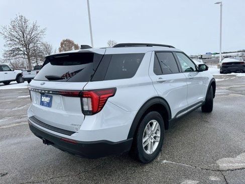Certified 2025 Ford Explorer Active image 9