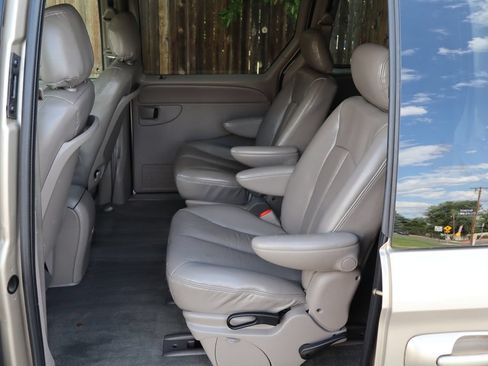 Used 2002 Chrysler Town & Country EX FWD image 20
