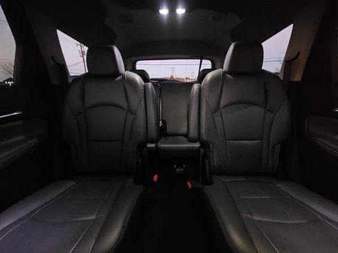 Used 2021 Buick Enclave Essence image 24