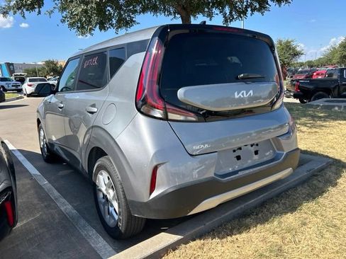 Used 2025 Kia Soul LX w/ LX Technology Package FWD image 4