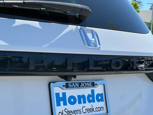 Certified 2024 Honda Pilot LX image 23