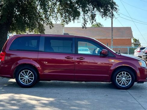 Used 2014 Dodge Grand Caravan SE FWD image 2