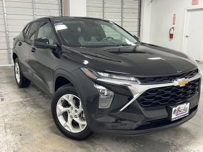 Used 2025 Chevrolet Trax LS w/ LS Convenience Package
