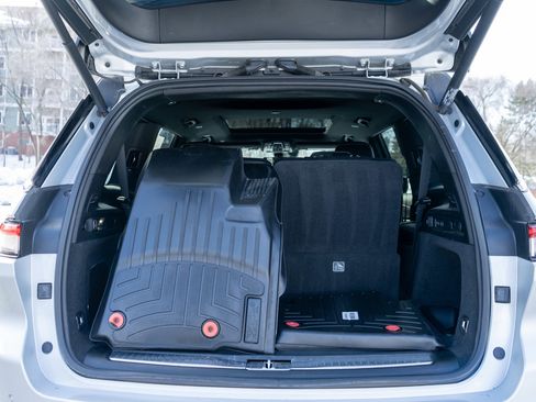 Used 2023 Jeep Grand Cherokee L Overland image 9