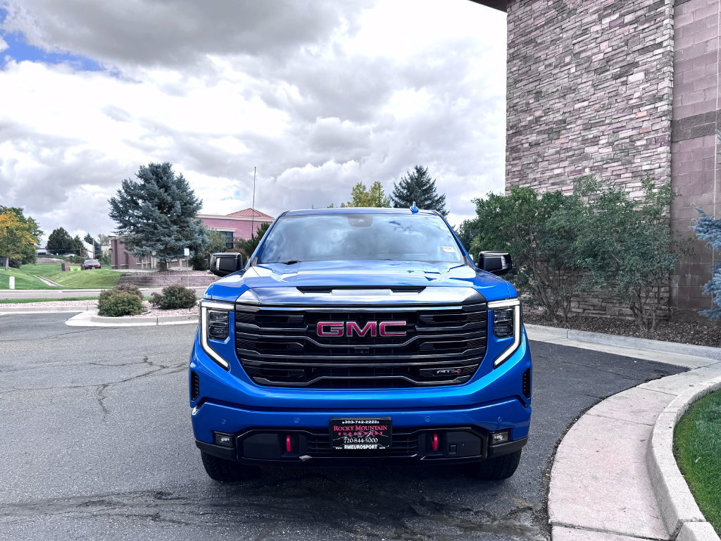 Used 2024 GMC Sierra 1500 AT4 w/ Technology Package AWD/4WD image 3