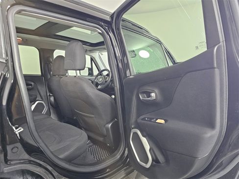 Used 2018 Jeep Renegade Latitude image 28