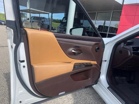 Used 2019 Lexus ES 350 w/ Premium Package image 24