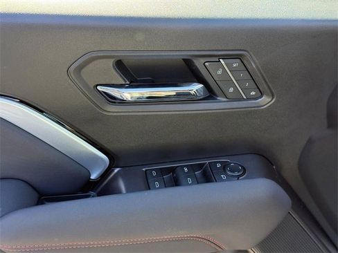 Used 2025 Chevrolet Colorado Z71 w/ Z71 Convenience Package 2 image 15