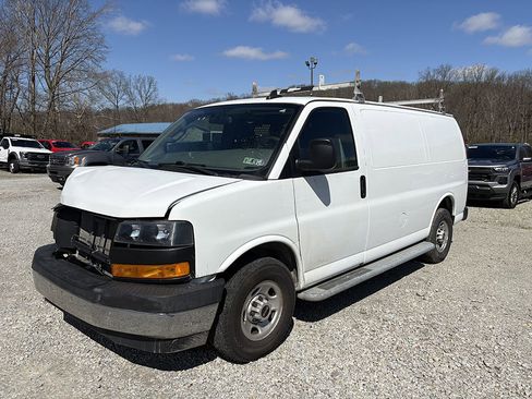 Used 2020 GMC Savana 2500 w/ Driver Convenience Package RWD image 2