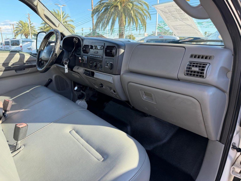 Used 2006 Ford F550 2WD Regular Cab Super Duty image 25