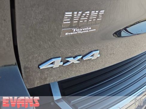 Used 2019 Jeep Grand Cherokee Overland AWD/4WD image 4