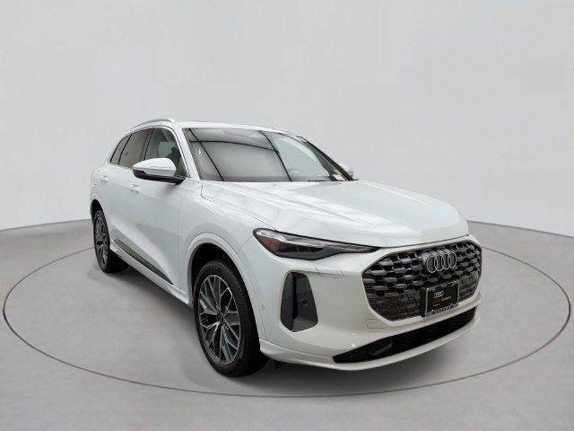 Used 2025 Audi Q5 Premium Plus w/ Premium Plus AWD/4WD image 3