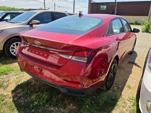 Used 2022 Hyundai Elantra SEL image 2