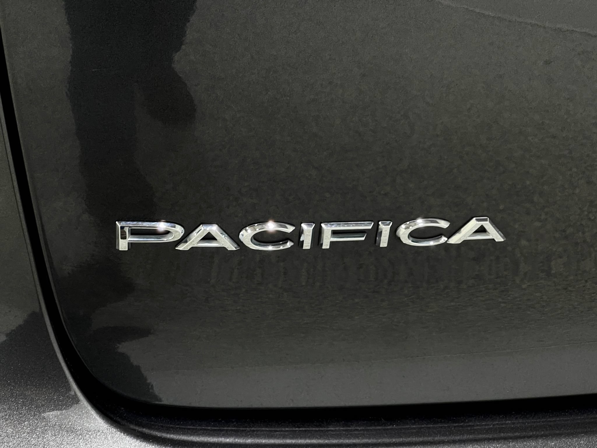 Used 2020 Chrysler Pacifica Limited FWD image 40