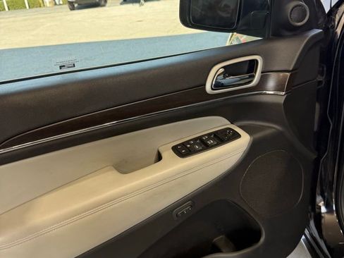 Used 2018 Jeep Grand Cherokee Limited image 7