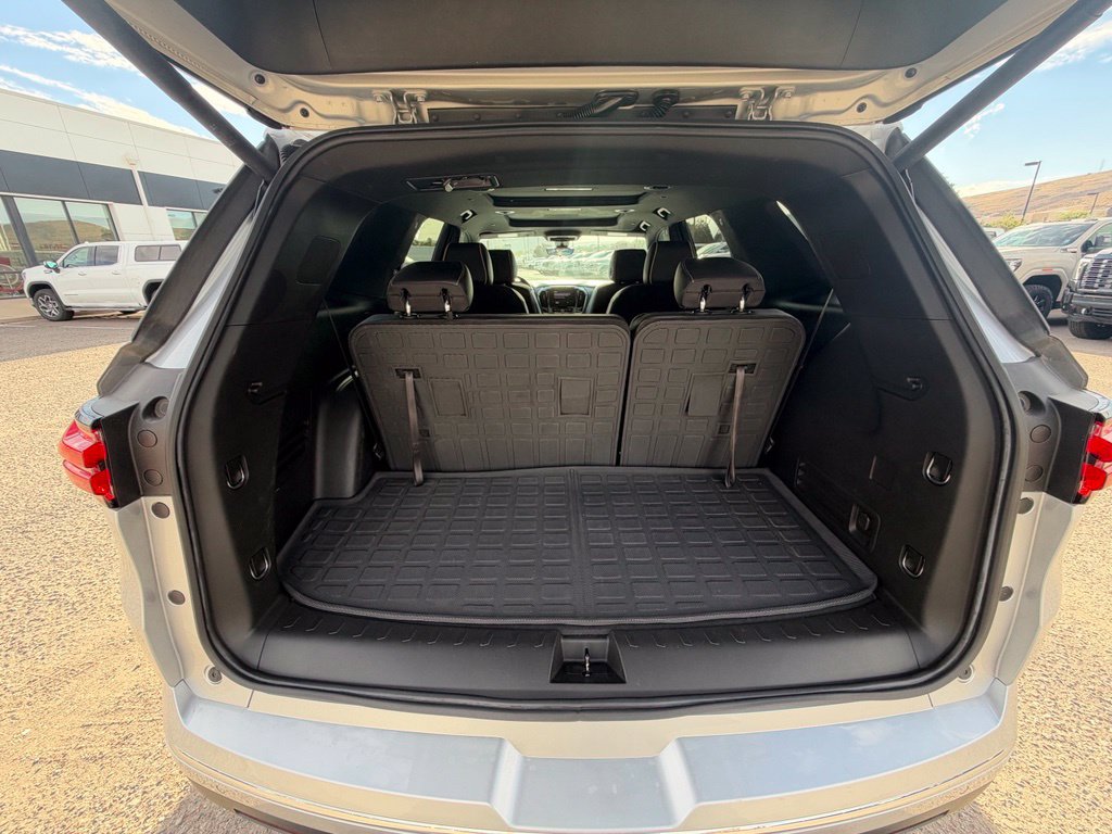 Used 2022 Chevrolet Traverse Premier FWD image 22