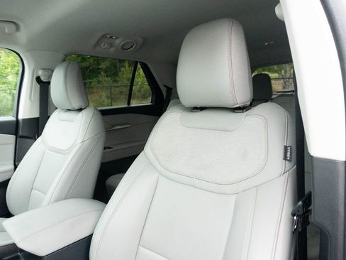Used 2025 Ford Explorer Active w/ Active Comfort Package RWD image 19
