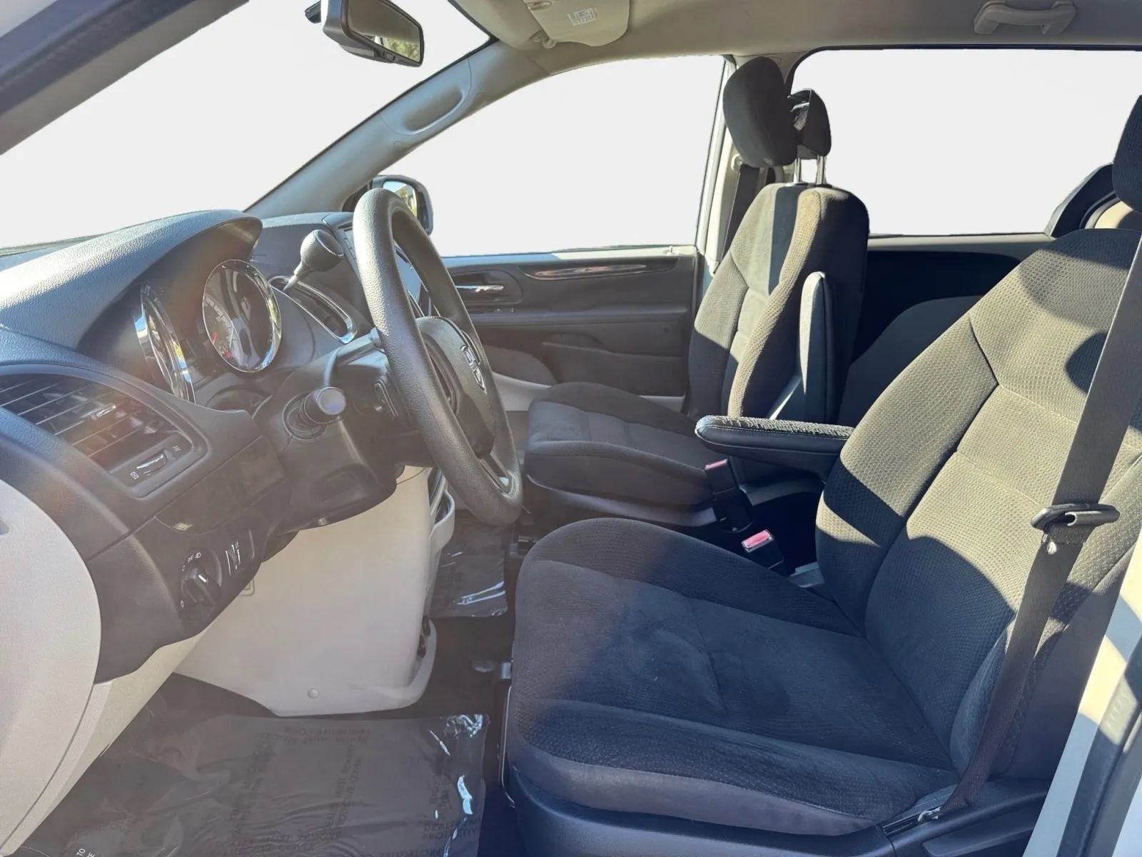 Used 2018 Dodge Grand Caravan SE w/ UConnect Hands-Free Group FWD image 9