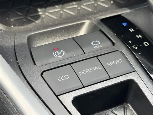 Used 2025 Toyota RAV4 XLE FWD image 24