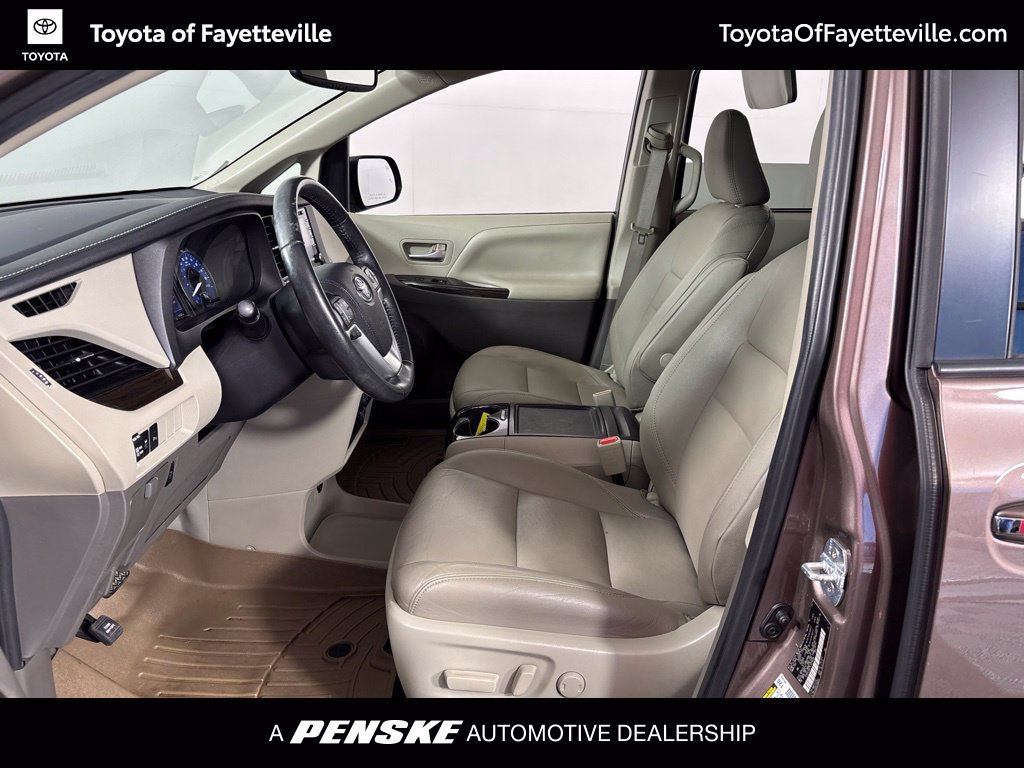 Used 2020 Toyota Sienna XLE w/ XLE Navigation Package FWD image 26
