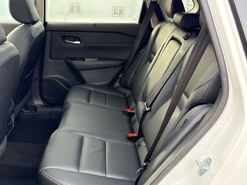 Used 2023 Nissan Rogue SL w/ SL Premium Package image 18