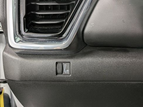 Used 2024 GMC Canyon Elevation image 21